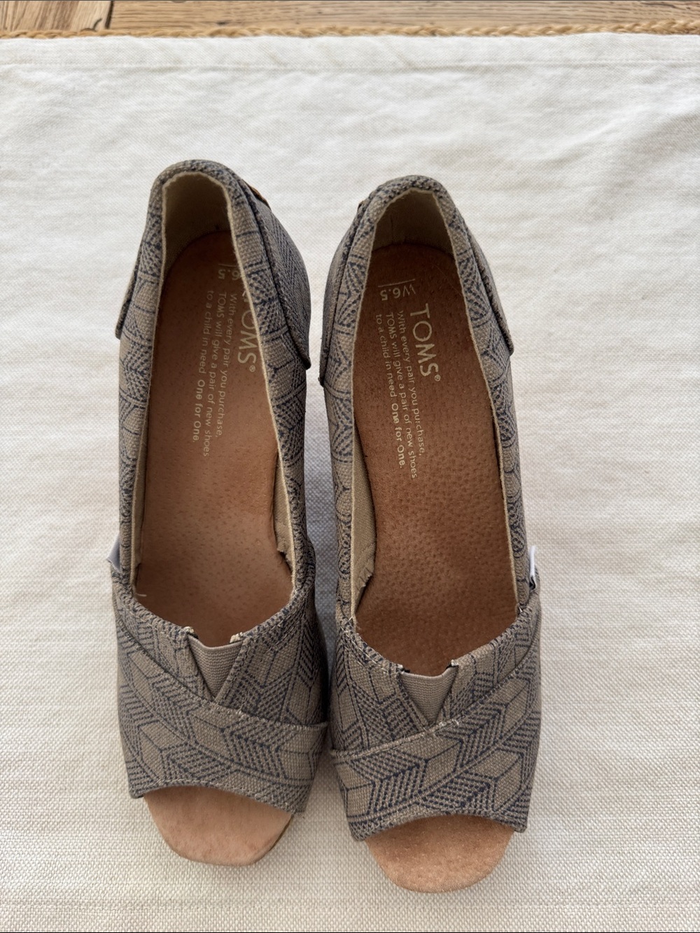 Toms Gray Geometric Wedge Sandals